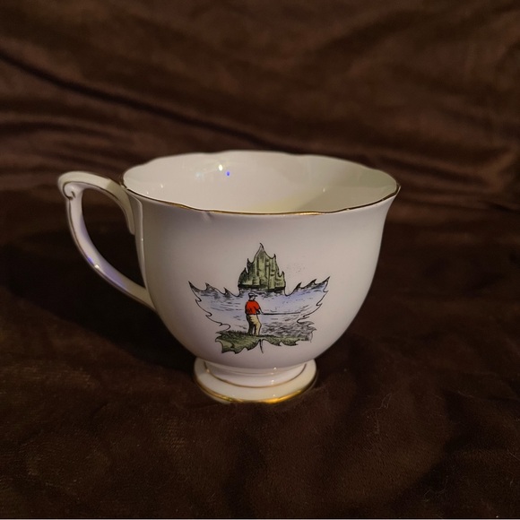 Queen Anne Bone China teacup - Picture 2 of 3